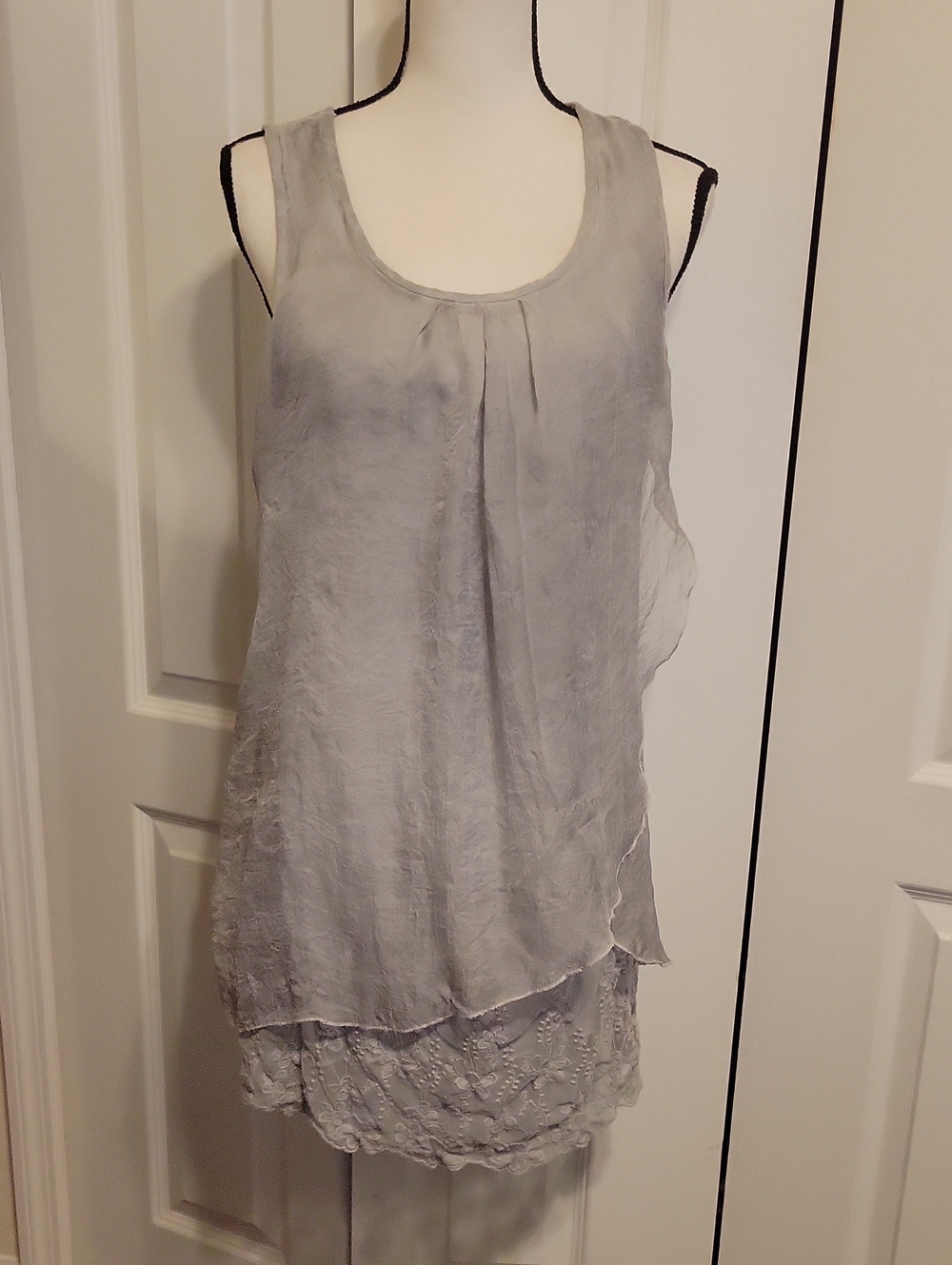 Simply Couture Light Gray Sleeveless Topply Coulture Small